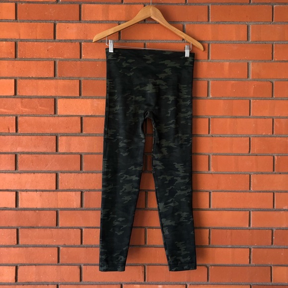 NWOT SPANX Women's Green Camo Seamless Leggings Size Large - Picture 8 of 9